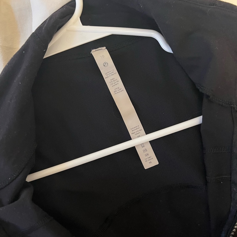 Lululemon jacket size 10 - Picture 2 of 3